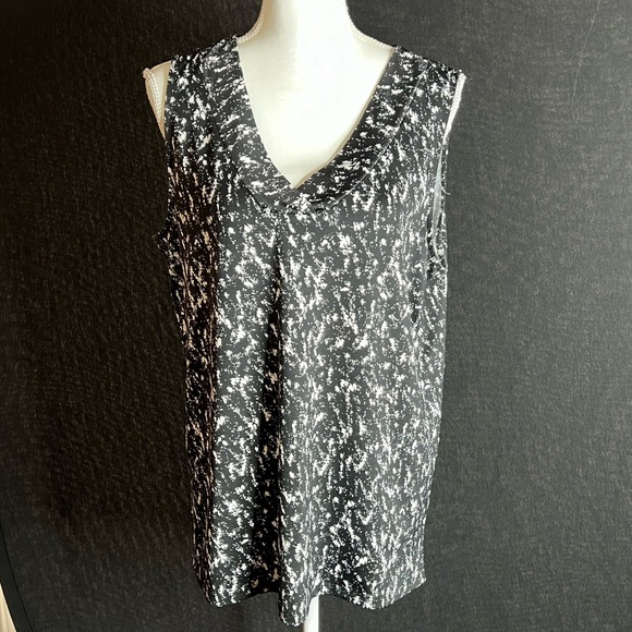 89th & Madison black and white top. Size large. Good condition. - Picture 1 of 4